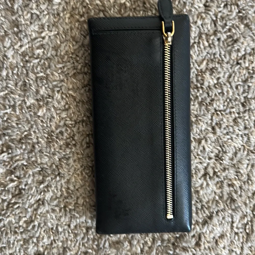 Prada black leather wallet - Picture 4 of 4